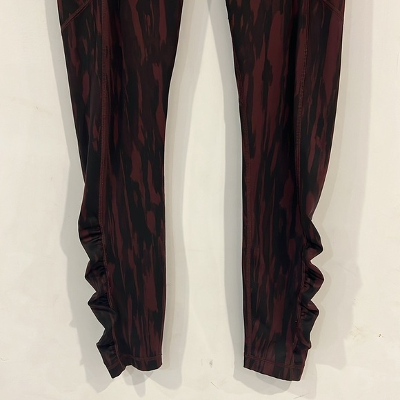 Lululemon Speed Tight IV
Painted Animal Bordeaux Drama Black / Black size 8 - Picture 5 of 16